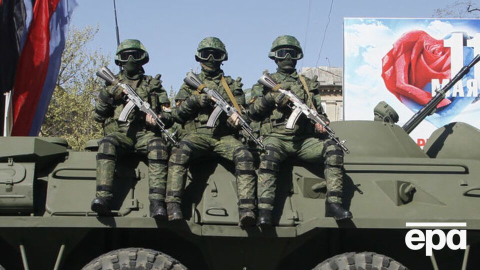По данным украинской разведки, российские офицеры занимают должности в командном составе боевиков на Донбассе