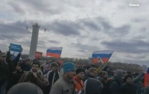 Участники акции "Он нам не царь" в Омске