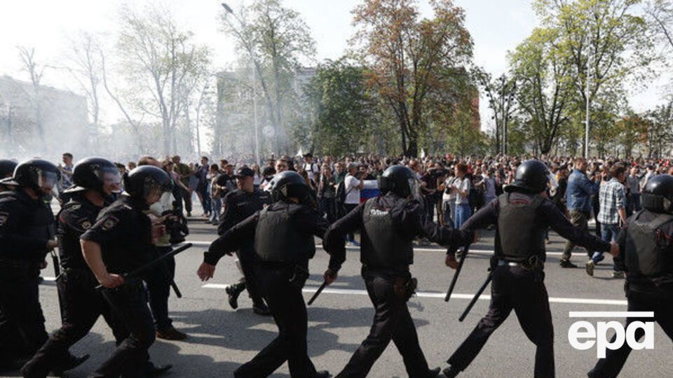 Против митингующих бросили силовиков