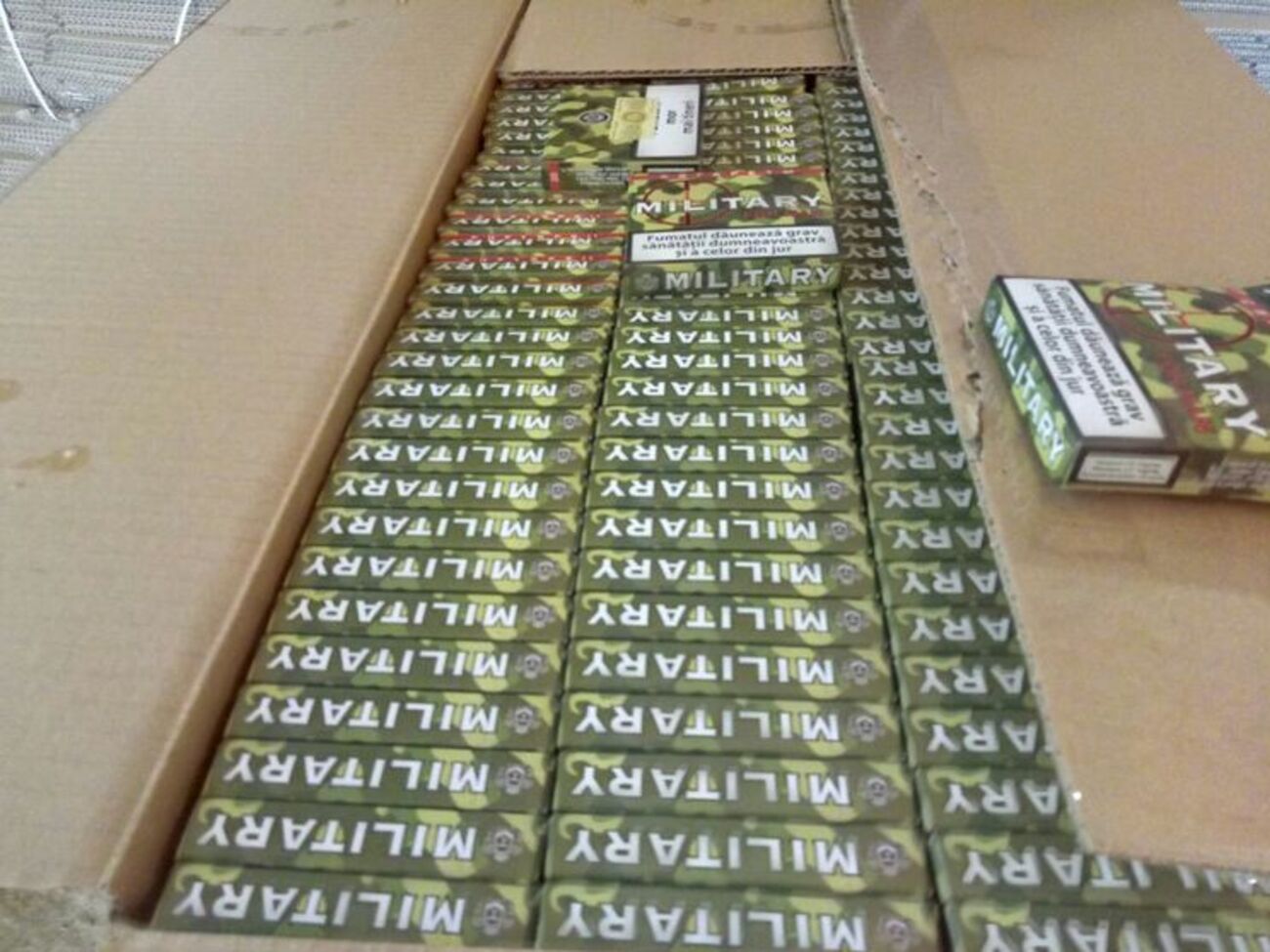 Зловмисники підробляли сигарети брендів Astra і Military