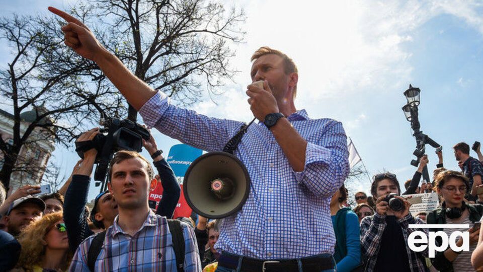 Навального (с мегафоном) задержали на Пушкинской площади в Москве