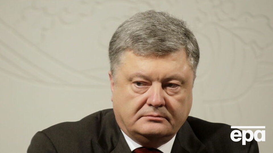 Журналист попросил Порошенко продолжить фразу "Я люблю деньги, потому что...", на что президент ответил, что не любит деньги