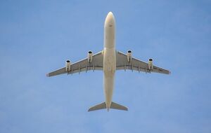 Курившего в самолете пассажира сняли с рейса