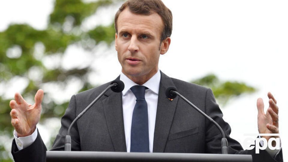 Макрон назвал Путина сильным человеком