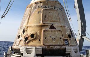 Космічний корабель Dragon повернувся на Землю