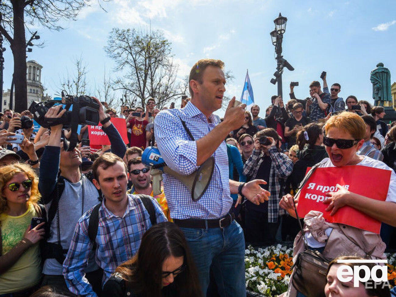 Навальний устиг звернутися до учасників протесту, перш ніж його затримали