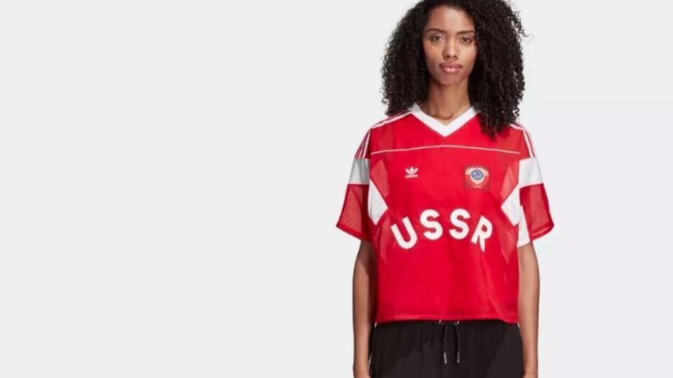 Adidas выпустила красную майку с надписью "СССР" и гербом Советского Союза