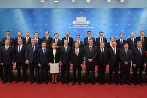 Колективна прощальна фотографія уряду Медведєва