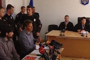 Прокурор заявил, что намерен просить для Лусварги меру пресечения в виде ареста.