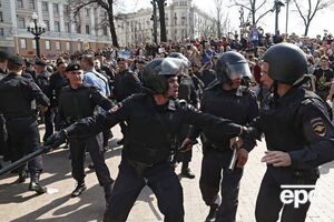 У Росії затримали матір солдата строкової служби, яка хотіла зустрітися із сином під час протестів у центрі Москви