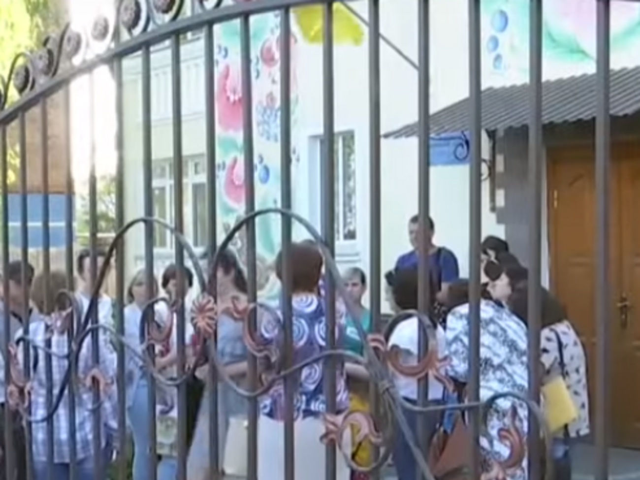 Батьки добиватимуться звільнення скандальної виховательки через Верховний Суд України