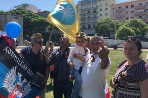 Учасники ходу також несли прапори України, Грузії, Білорусі та Росії