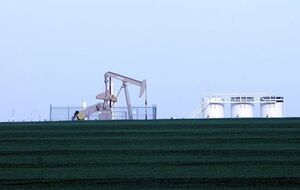 Эксперты объясняли рост цены на нефть сокращением запасов сырья