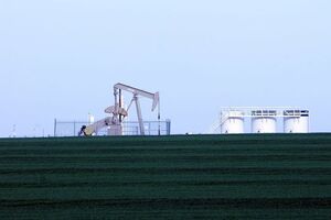 Эксперты объясняли рост цены на нефть сокращением запасов сырья