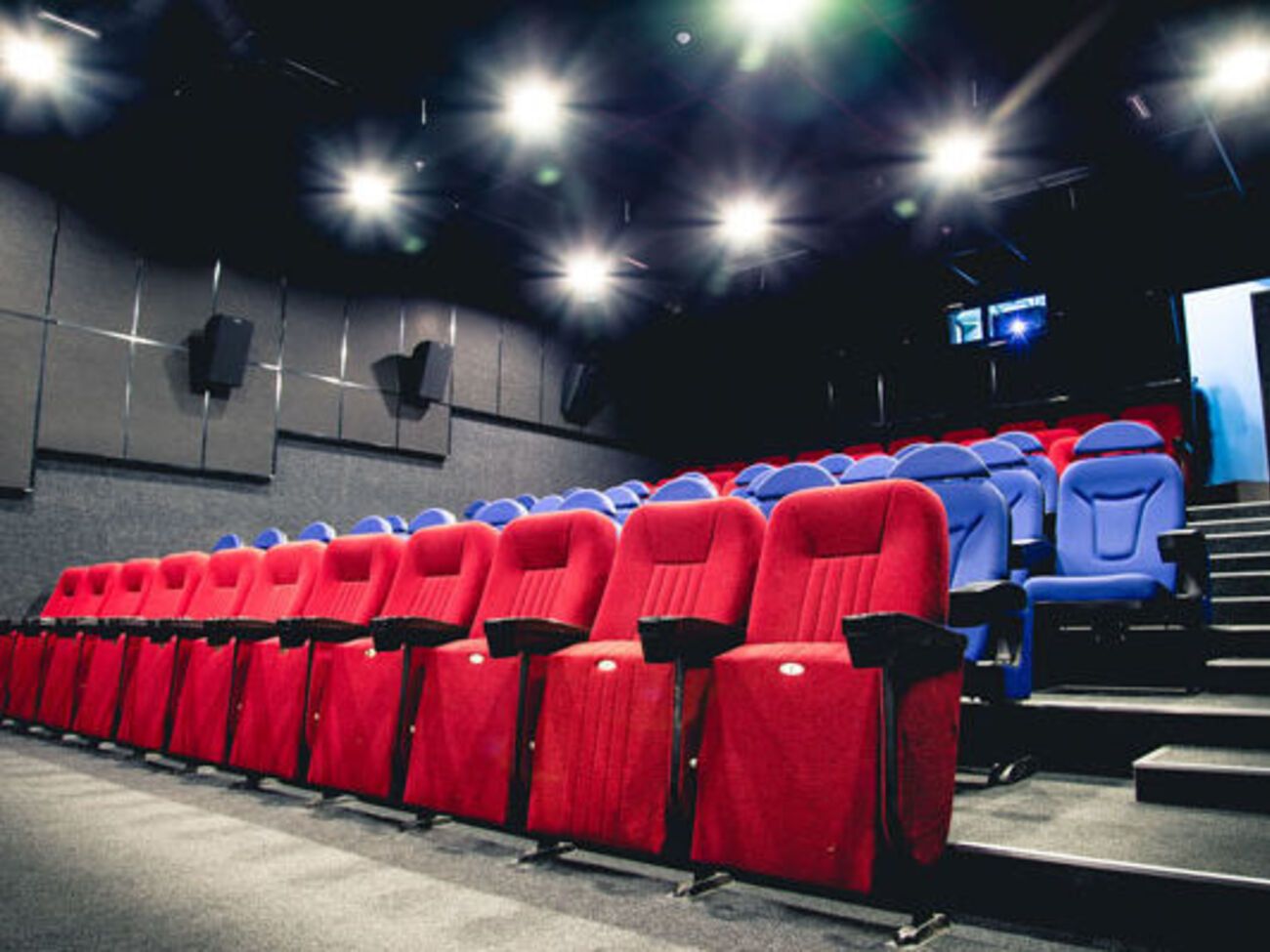 За драку в кинозале злоумышленнику грозит от пяти до восьми лет тюрьмы