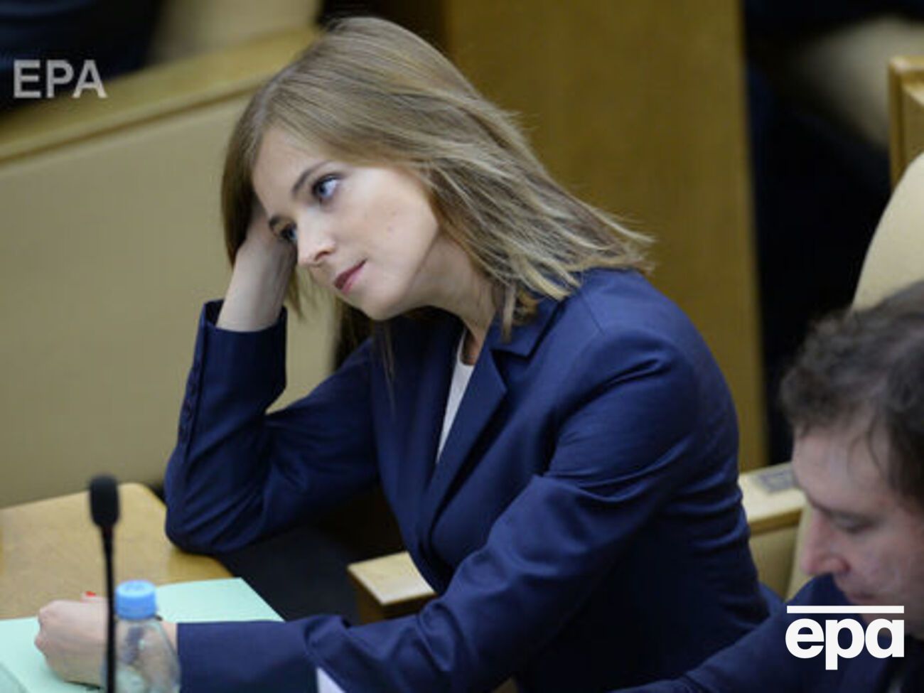 Поклонська була співробітницею української прокуратури. У травні 2014 року, незабаром після окупації Кримського півострова Росією, її призначили "прокурором" Криму