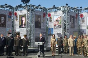 Порошенко: Мы видим четкие параллели между событиями 30-40-х годов прошлого века и тяжкими испытаниями современности