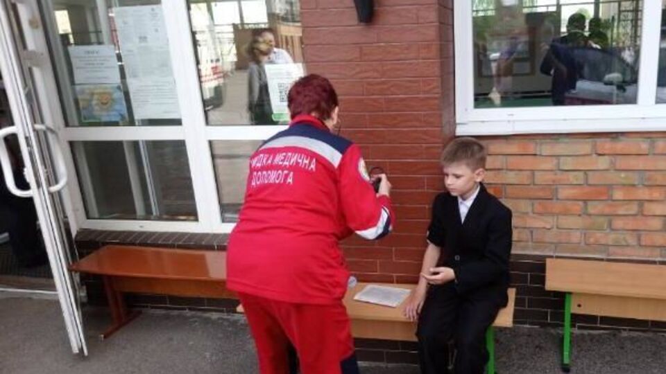ДСНС: Дітей госпіталізували під час шкільної лінійки
