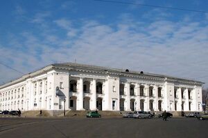 Гостинный двор построен в 1809 году