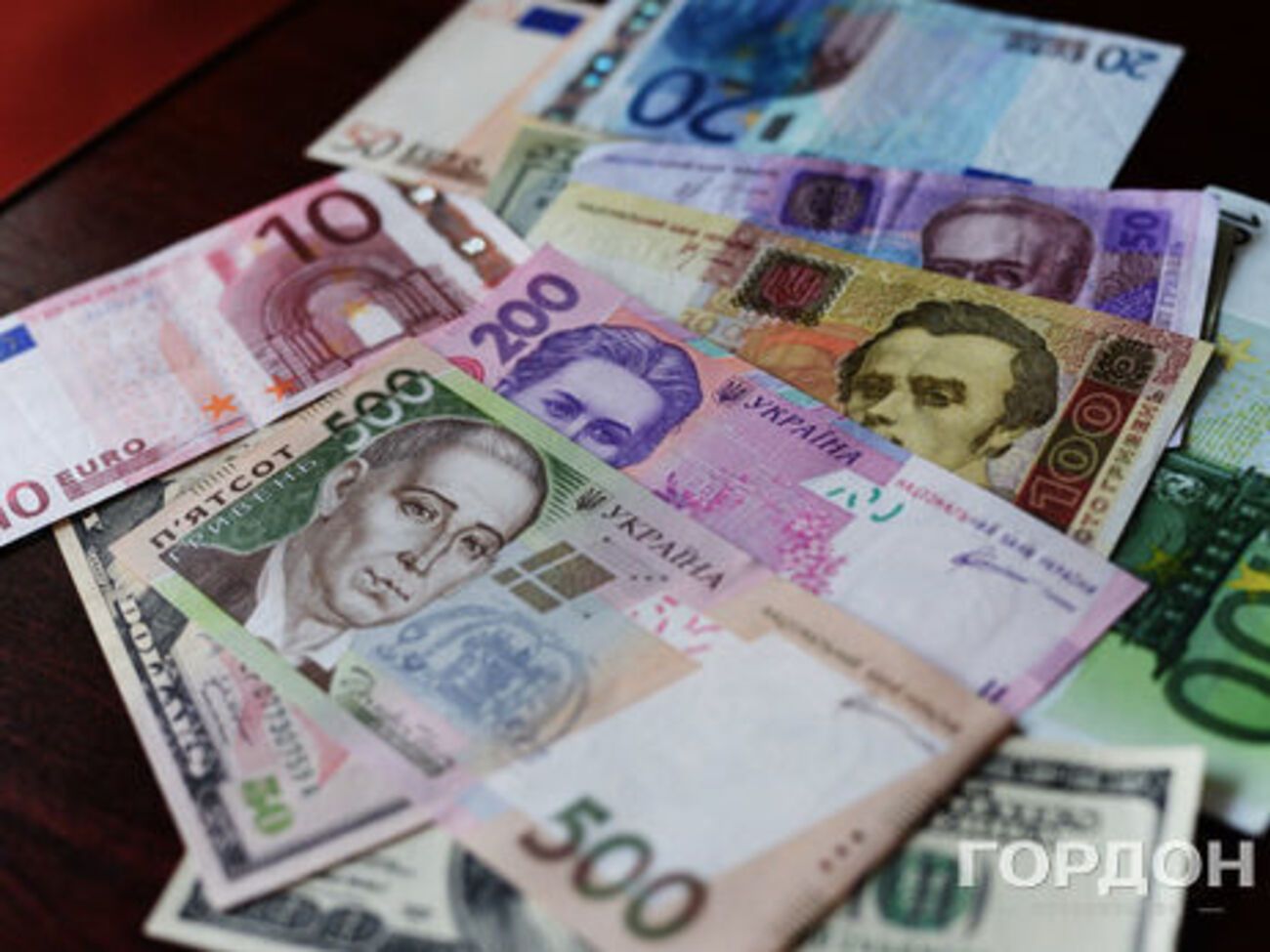 НБУ встановив курс валют на 9 травня
