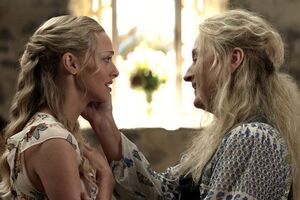 У центрі сюжету героїня Стріп у молодості