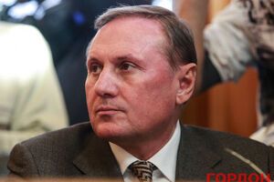 По версии украинских правоохранителей, Ефремов злоупотреблял служебным положением