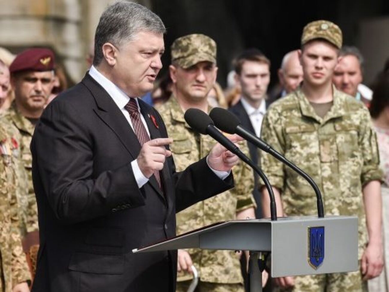 Порошенко: ЗСУ мають найвищу довіру серед усіх державних інститутів