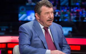 Кузьмук: В машине включен приемник. И слышу ласковый голос Матиоса, что я еще и фигурант. Приезжаю к избирателям, говорю: "Здравствуйте, я фигурант!"