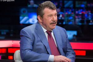 Кузьмук: В машине включен приемник. И слышу ласковый голос Матиоса, что я еще и фигурант. Приезжаю к избирателям, говорю: "Здравствуйте, я фигурант!"