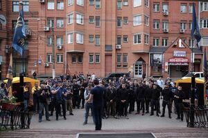 Активісти почали акцію біля будівлі "Інтера"