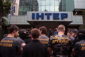 Націоналісти блокують "Інтер". Фоторепортаж