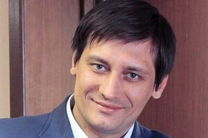 Парламент Чечні подав до Держдуми законопроект про три президентські строки для Путіна. Ну, щоб без перерви на Медведєва