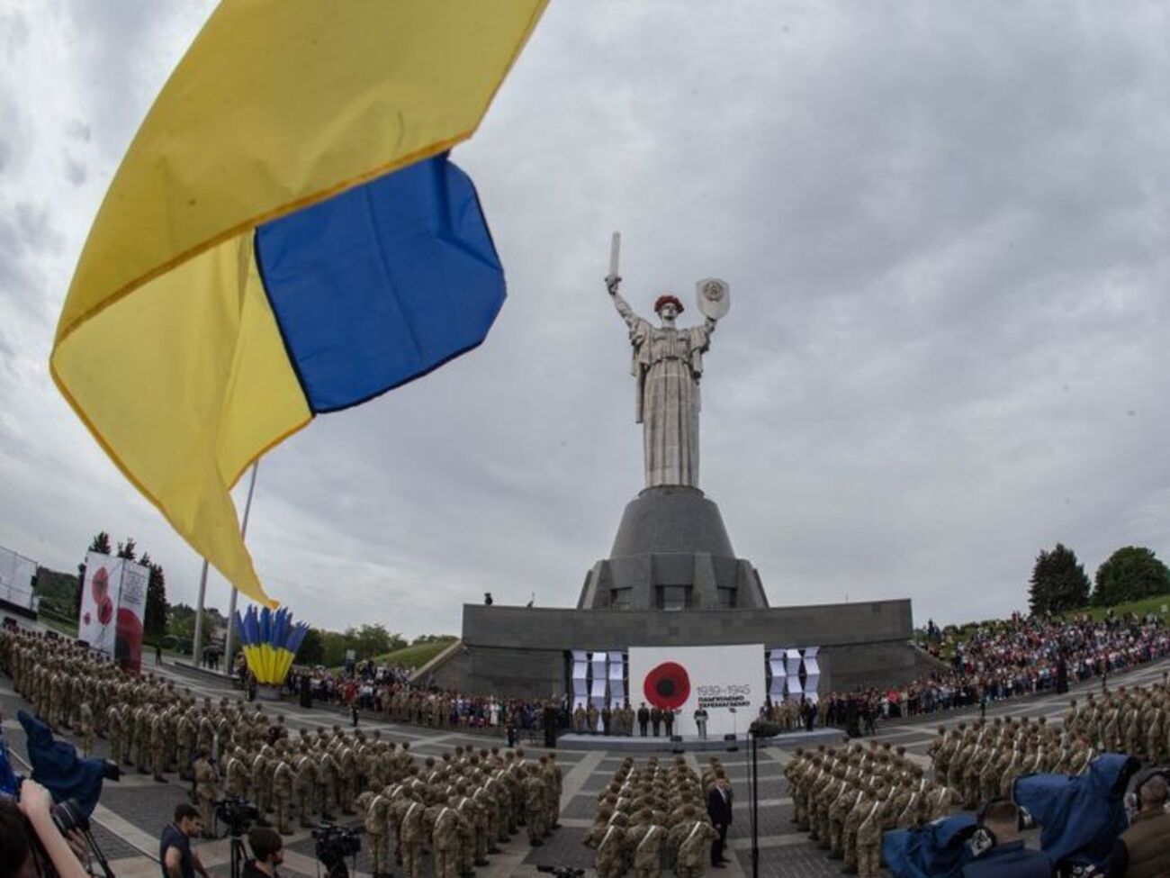 Порошенко: Божий промисел, сила духу та надзвичайний патріотичний порив українців &ndash; ось завдяки чому ми вистояли