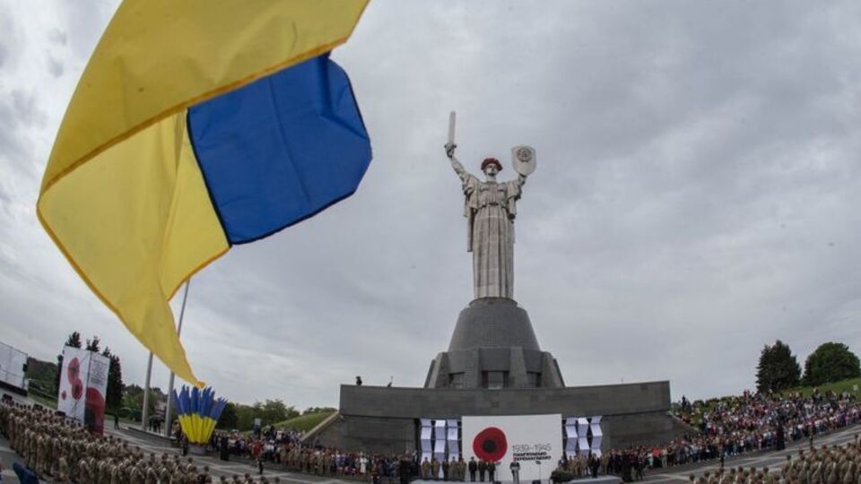 Порошенко: Божий промысел, сила духа и чрезвычайный патриотический порыв украинцев – вот благодаря чему мы выстояли