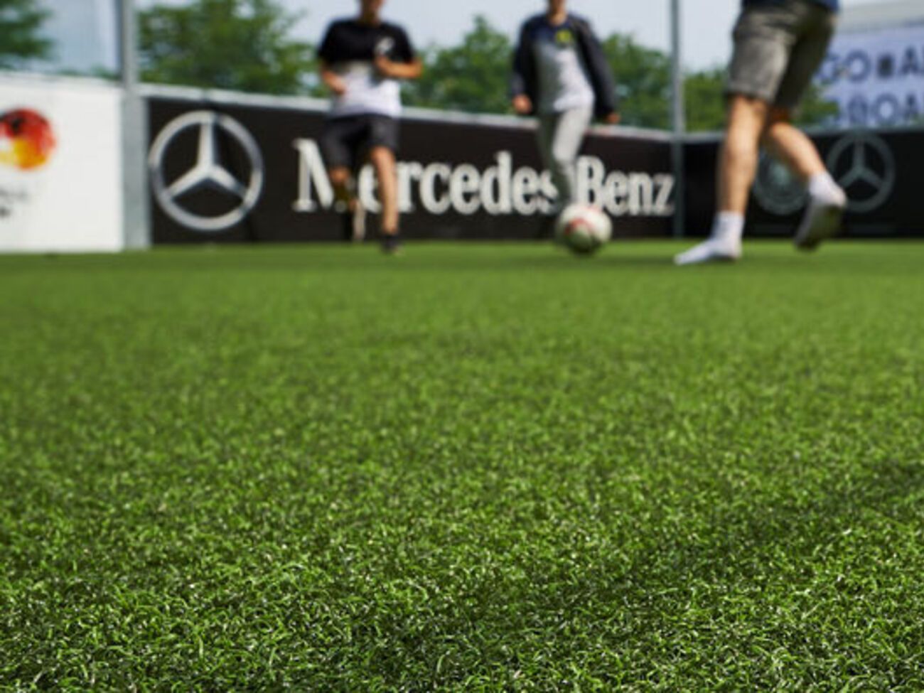 Завод по производству искусственного покрытия для футбольных полей построили за средства УЕФА