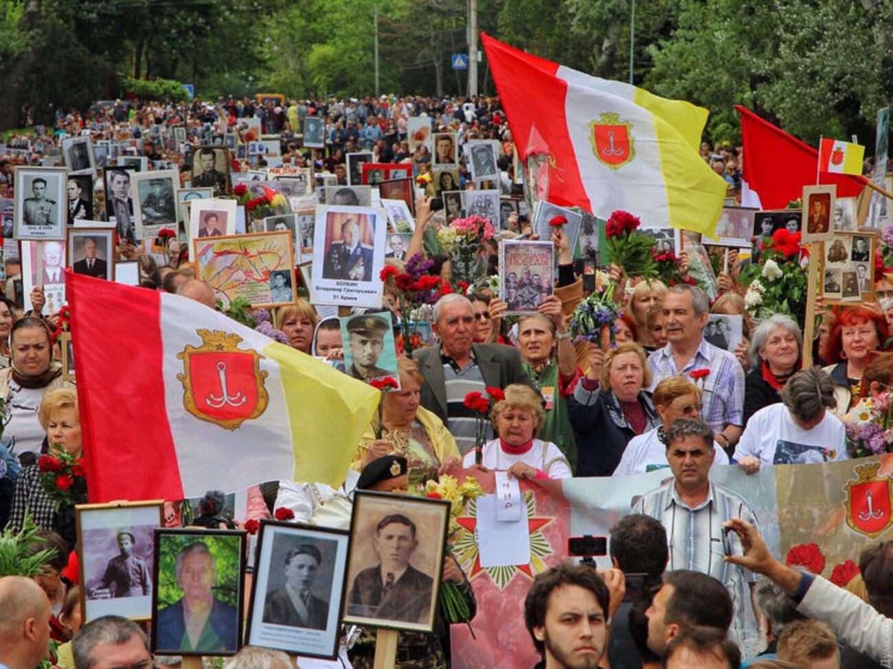 На акції "Безсмертний полк" в Одесі чоловік кричав "Слава Путіну"