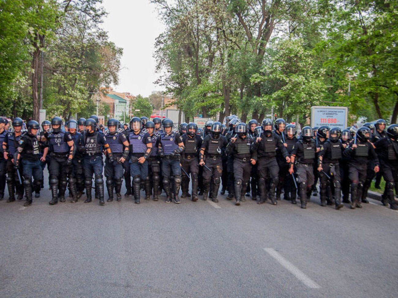 Загалом під час маршу ультрас поліцейські затримали приблизно 20 осіб