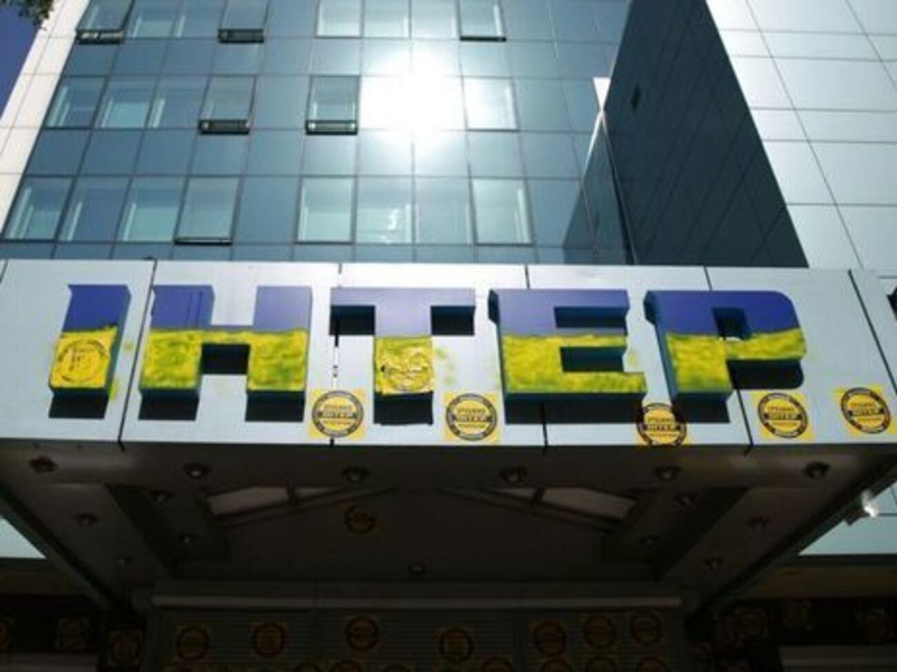 По состоянию на 21.00 обстановка у здания телеканала спокойная