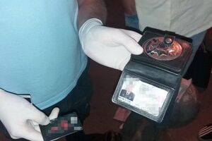 Полицейского задержали за сутенерство, его руководителя – за взяточничество