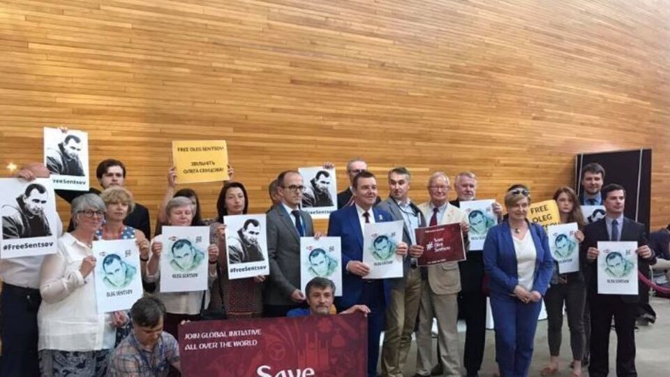 У Європарламенті підтримали Сенцова