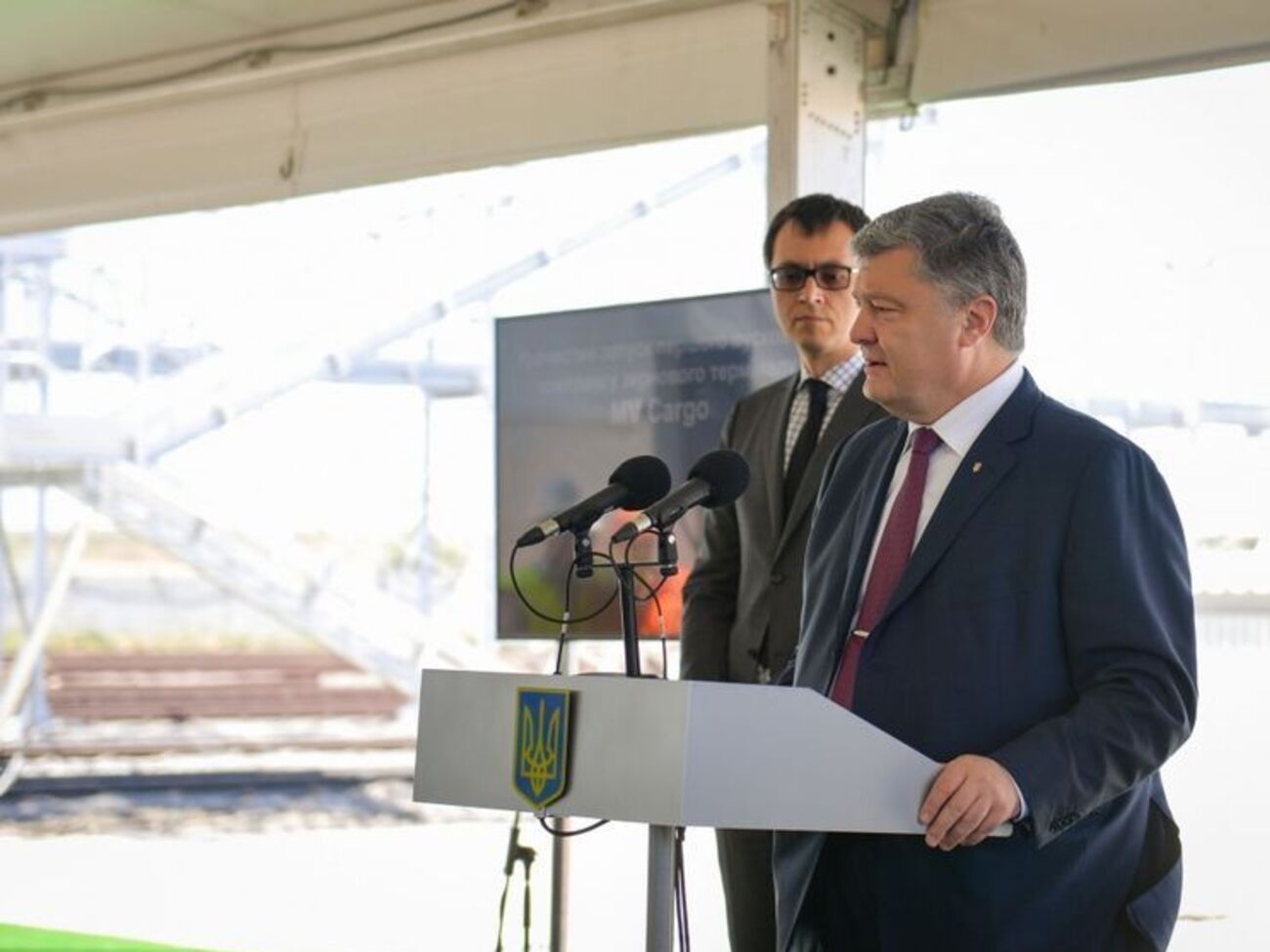 Порошенко пообещал "жесткую реакцию" в случае препятствования инвесторам