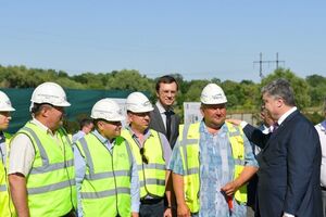 Порошенко (крайний справа): Только объединение усилий позволит решать сложные проекты