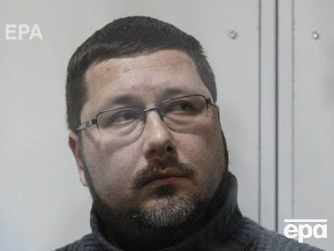 Ежову продлили арест