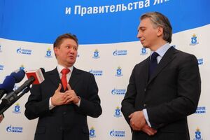 По словам Фрейдзона, Миллер и Дюков (справа) в 90-х проводили переговоры и предлагали предпринимателям добровольно поделиться долей