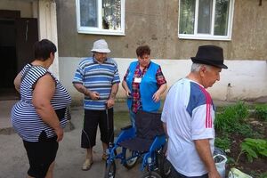 По словам волонтера, около 40 человек из поселка ушли в подконтрольный украинскому правительству Торецк, еще столько же – в подконтрольную боевикам "ДНР" Горловку