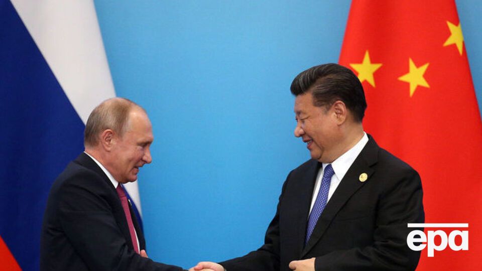 Путін подарував Сі Цзіньпіну лазню із сибірського кедра, горіхи, мед і чай