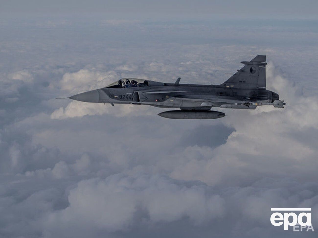 Многоцелевой истребитель четвертого поколения&nbsp;Gripen,&nbsp;находясь над летательным аппаратом, нарушившим воздушное пространство Венгрии, бортовой инфраструктурой подал сигнал о своем присутствии
