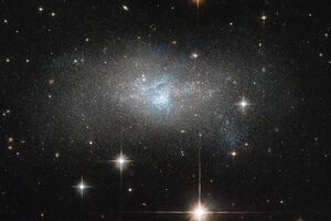 NASA опублікувало знімок галактики, яка розташована за 28 млн світлових років від Землі