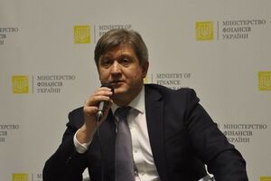 Данилюк отметил, что вопрос с тарифами на газ Украина должна была решить еще год назад