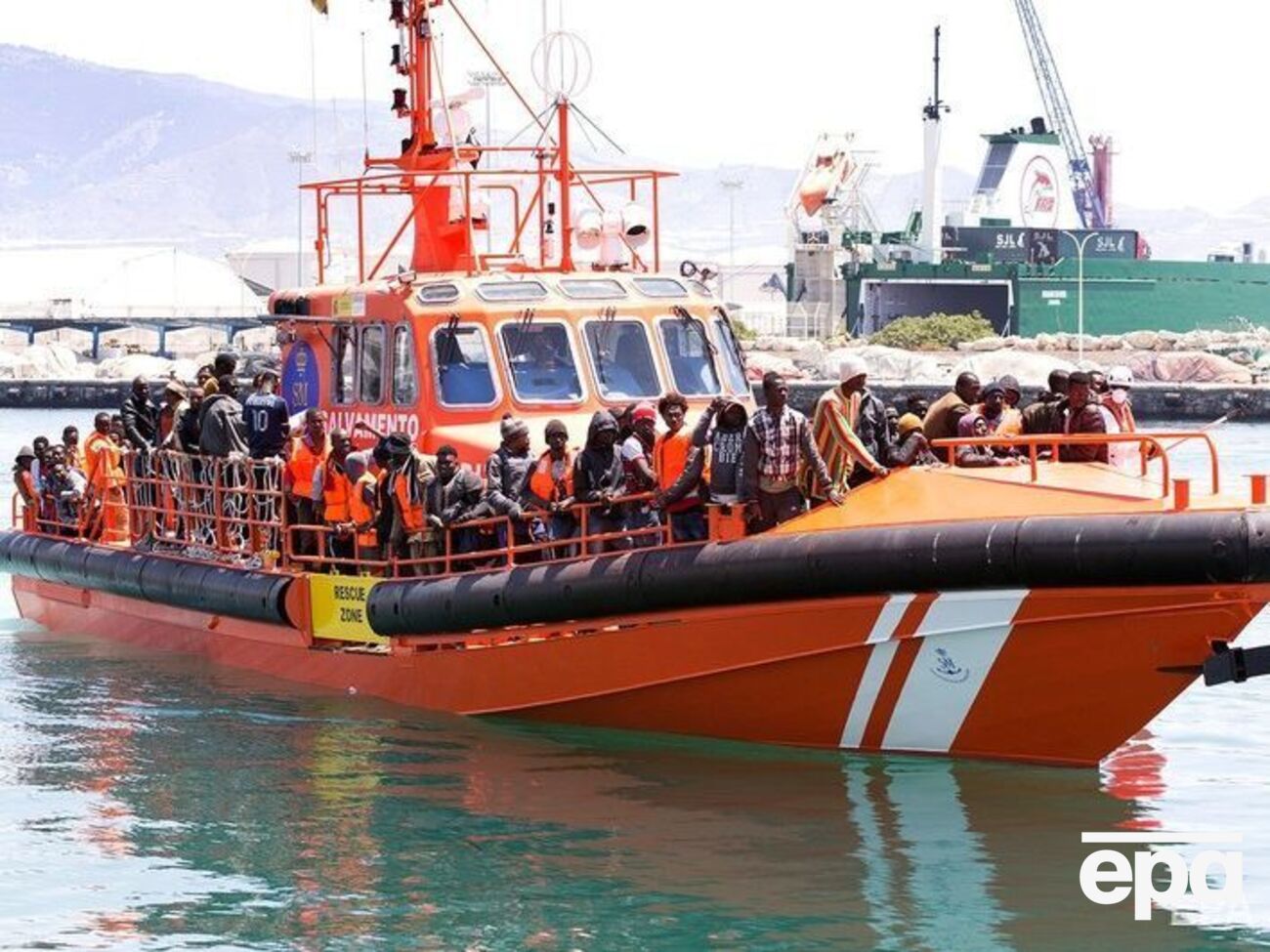 Італія не дозволила гуманітарному судну Aquarius увійти до будь-якого зі своїх портів